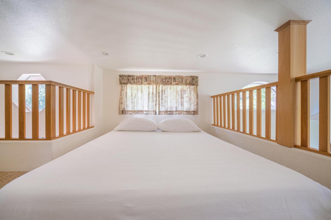Strawhouse Resorts Big Bar ภายนอก รูปภาพ