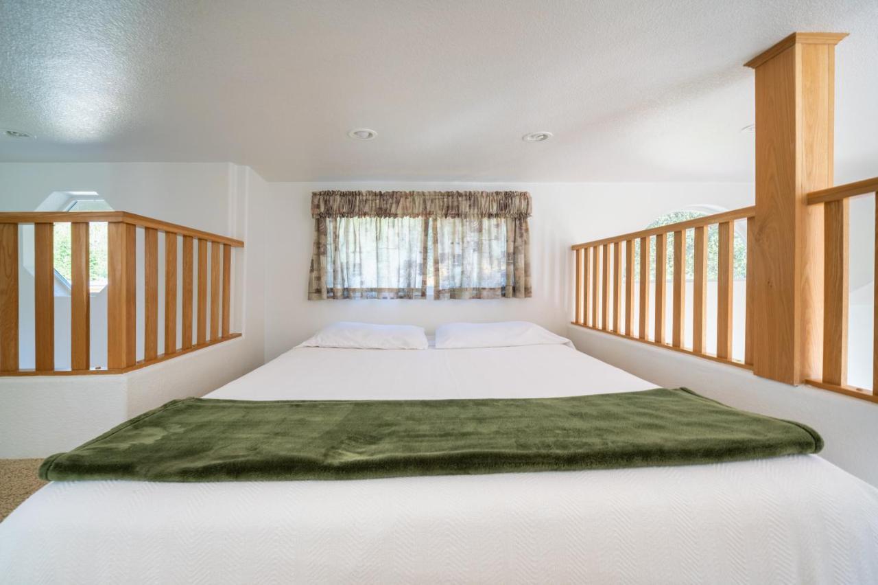 Strawhouse Resorts Big Bar ภายนอก รูปภาพ